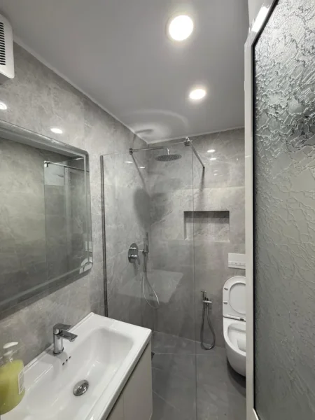 Tirane, jepet me qera Vile 1+1+Aneks+Ballkon Kati 0, 60 m² 800 € (Rruga Todi Shkurti)