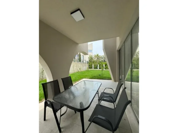 Tirane, jepet me qera Vile 3 Katshe Kati 3, 360 m² 4.500 € (liqeni i thate)