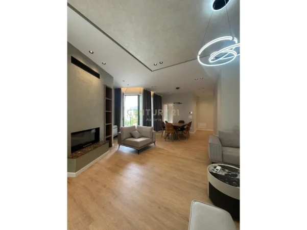 Tirane, jepet me qera Vile 3 Katshe Kati 3, 360 m² 4.500 € (liqeni i thate)