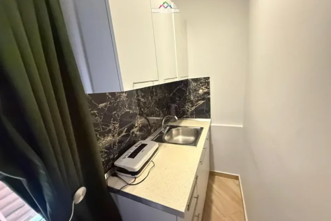 Tirane, jepet me qera apartament 1+1 Kati 1, 70 m² 530 € (Rruga Ferit Stermasi)