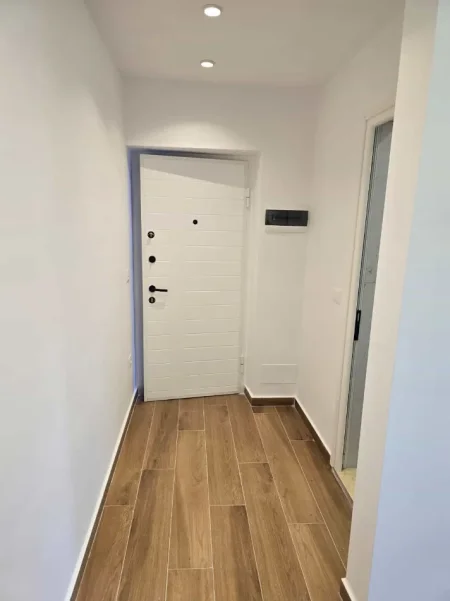 Tirane, shes garsonier Kati 1, 30 m² 83.000 € (4 deshmoret)