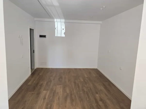 Tirane, shes garsonier Kati 1, 30 m² 83.000 € (4 deshmoret)