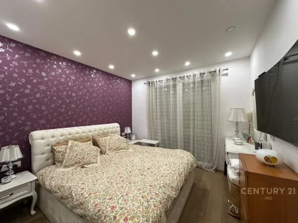 Tirane, shitet apartament 3+1+Ballkon Kati 7, 131 m² 367.000 € (komuna e parisit)