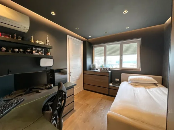 Tirane, shitet apartament 3+1+Ballkon Kati 7, 131 m² 367.000 € (komuna e parisit)