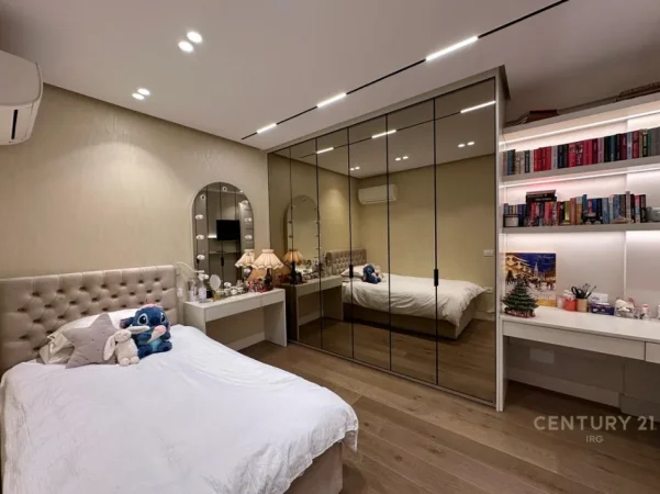Tirane, shitet apartament 3+1+Ballkon Kati 7, 131 m² 367.000 € (komuna e parisit)