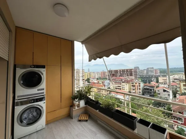 Tirane, shitet apartament 3+1+Ballkon Kati 7, 131 m² 367.000 € (komuna e parisit)