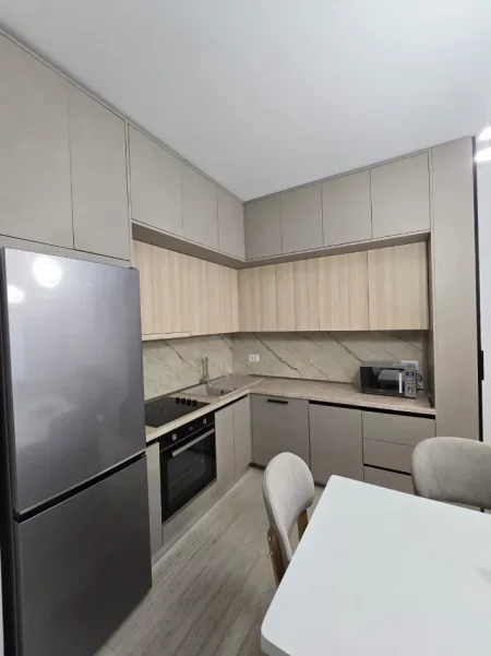 Tirane, jepet me qera apartament 1+1 , 120 m² 1.450 € 