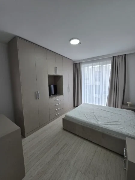 Tirane, jepet me qera apartament 1+1 , 120 m² 1.450 € 