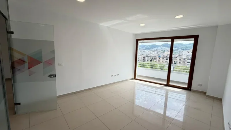 Tirane, jepet me qera ambjent biznesi Kati 5, 180 m² 250.000 € (Kompleksi Delijorgji)