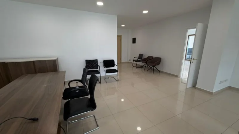 Tirane, jepet me qera ambjent biznesi Kati 5, 180 m² 250.000 € (Kompleksi Delijorgji)