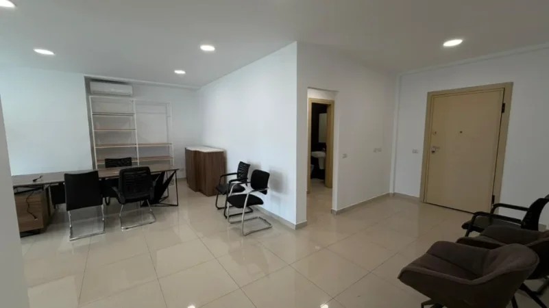 Tirane, jepet me qera ambjent biznesi Kati 5, 180 m² 250.000 € (Kompleksi Delijorgji)