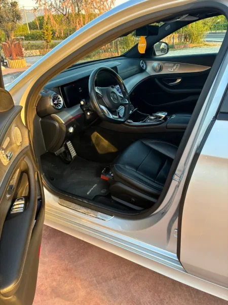 Tirane, shitet makine Mercedes Benz E Class Nafte, automatik 24.000 €