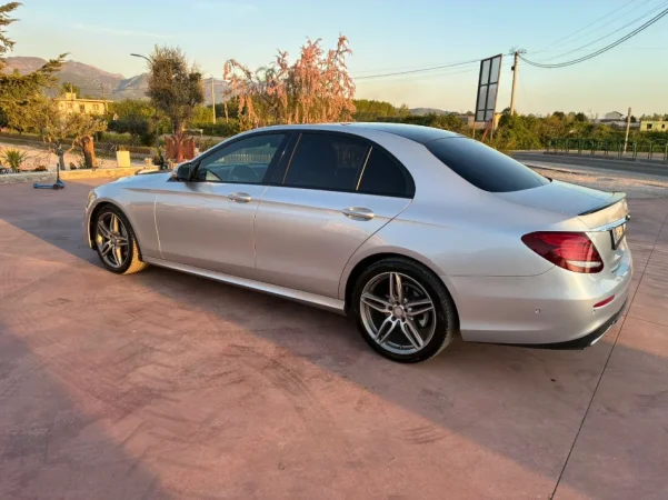 Tirane, shitet makine Mercedes Benz E Class Nafte, automatik 24.000 €