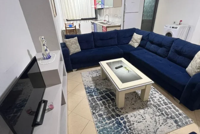Tirane, jepet me qera apartament 1+1 Kati 2, 70 m² 420 € (Rruga 5 Maji)