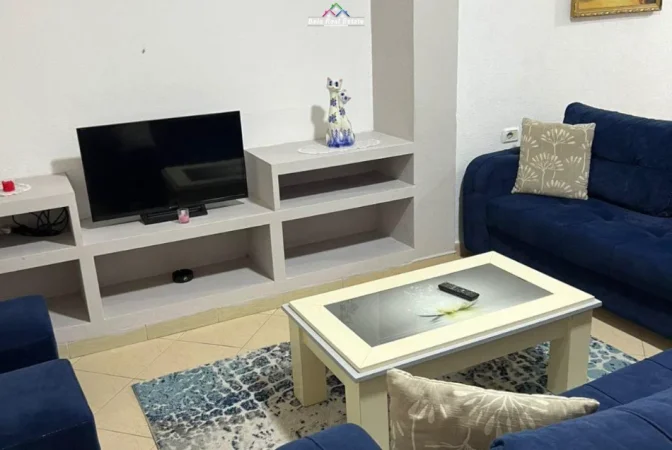 Tirane, jepet me qera apartament 1+1 Kati 2, 70 m² 420 € (Rruga 5 Maji)