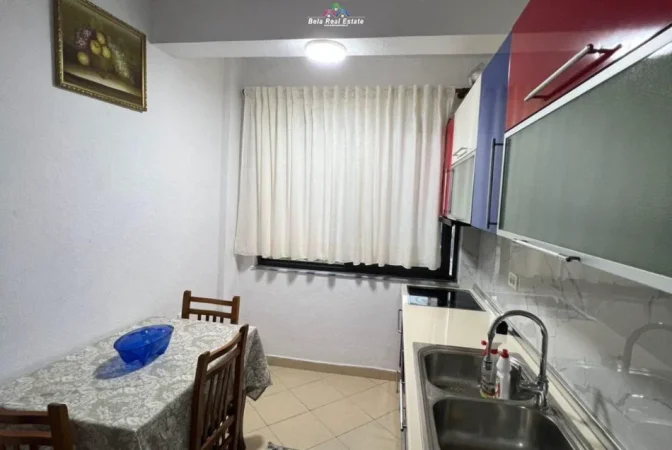 Tirane, jepet me qera apartament 1+1 Kati 2, 70 m² 420 € (Rruga 5 Maji)