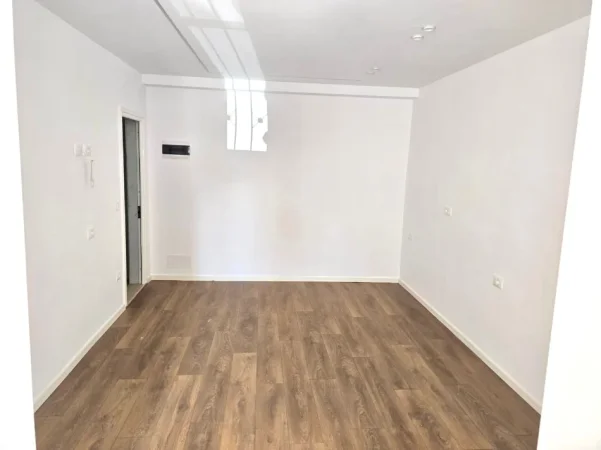 Tirane, shitet garsonier , 30 m² 83.000 € (4 deshmoret)