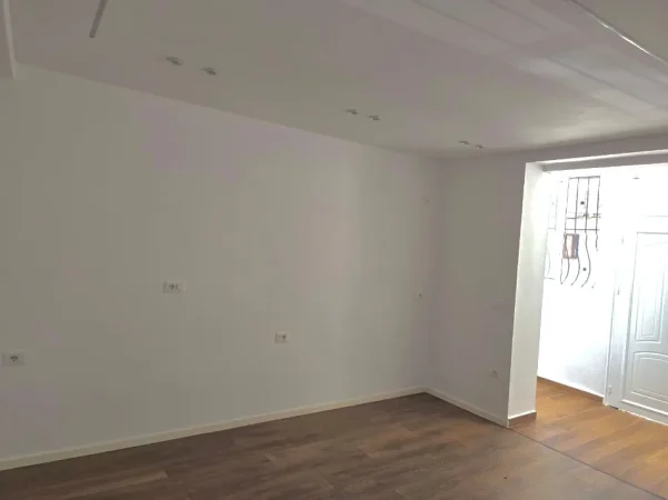 Tirane, shitet garsonier , 30 m² 83.000 € (4 deshmoret)
