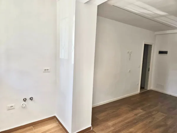 Tirane, shitet garsonier , 30 m² 83.000 € (4 deshmoret)