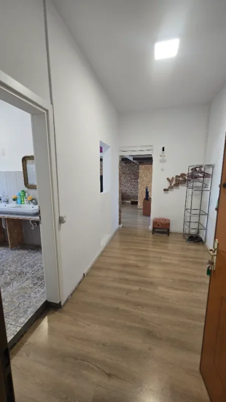 Tirane, jepet me qera 2 Studio ,Qender , Tirane, 100 m²  Llogari aktive në Airbnb & Booking me vlerësime maksimale.  1.100 €