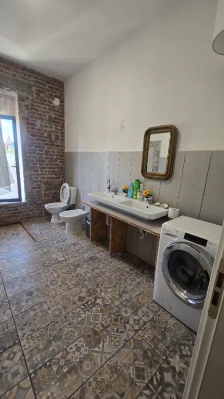 Tirane, jepet me qera vetem 1 dhome 1+1 Kati 5, 40 m² 550 € (Qender)