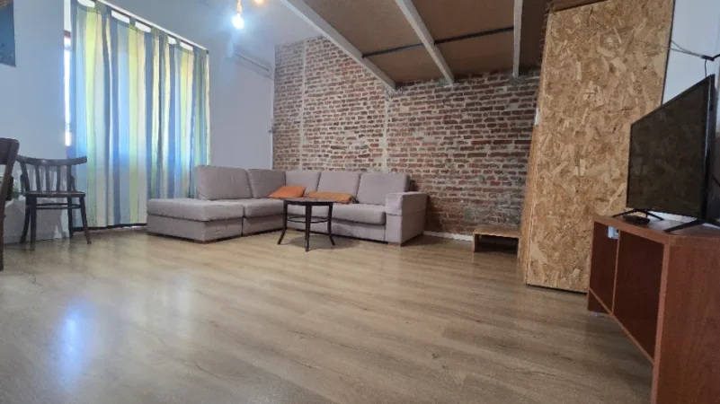 Tirane, jepet me qera vetem 1 dhome 1+1 Kati 5, 40 m² 550 € (Qender)