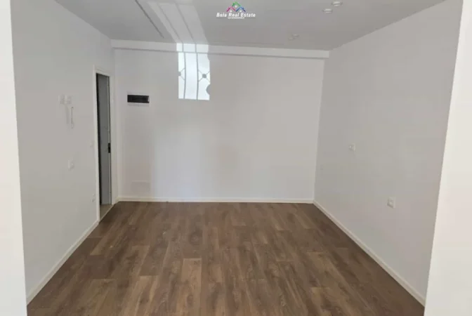 Tirane, shes garsonier 1+1 Kati 1, 30 m² 83.000 € (Rruga 4 Deshmoret)