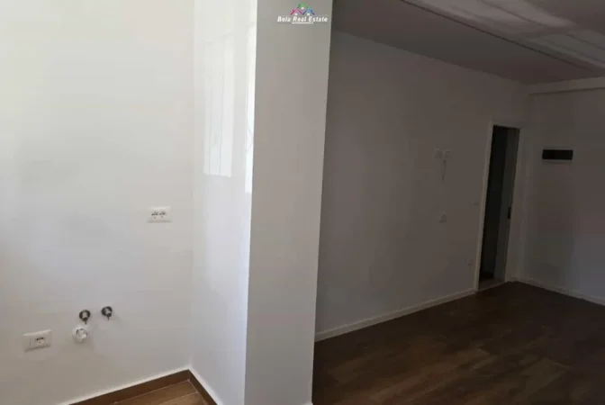 Tirane, shes garsonier 1+1 Kati 1, 30 m² 83.000 € (Rruga 4 Deshmoret)