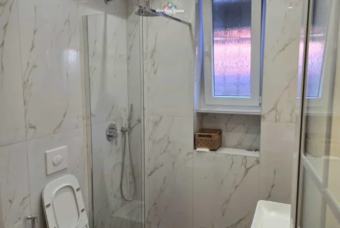 Tirane, shes garsonier 1+1 Kati 1, 30 m² 83.000 € (Rruga 4 Deshmoret)