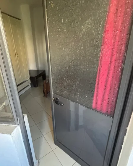 Tirane, jepet me qera garsonier 1+1 Kati 2, 25 m² 220 € (Bujar Bishanaku Tirane Laprake)