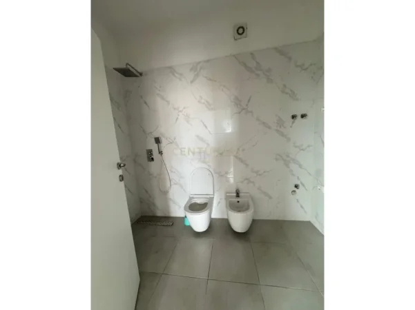 Tirane, shitet apartament 1+1 Kati 6, 74 m² 257.600 € (rruga e kosovareve)
