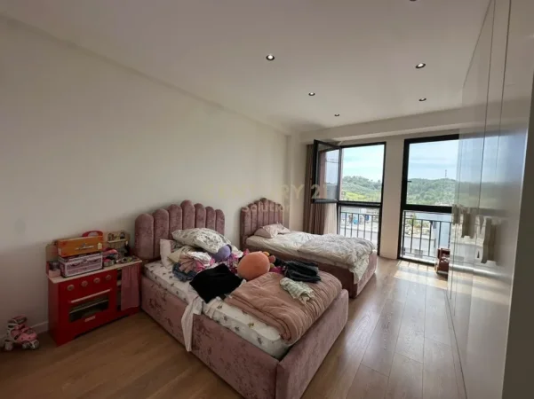 Tirane, shitet apartament 2+1+Ballkon Kati 9, 297 m² 333.000 € (astir)