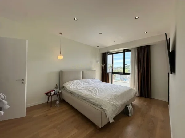 Tirane, shitet apartament 2+1+Ballkon Kati 9, 297 m² 333.000 € (astir)
