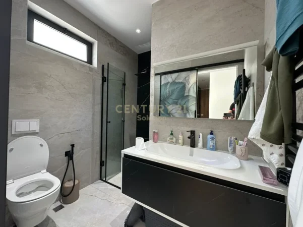 Tirane, shitet apartament 2+1+Ballkon Kati 9, 297 m² 333.000 € (astir)