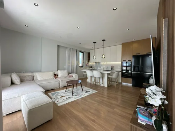 Tirane, shitet apartament 2+1+Ballkon Kati 9, 297 m² 333.000 € (astir)