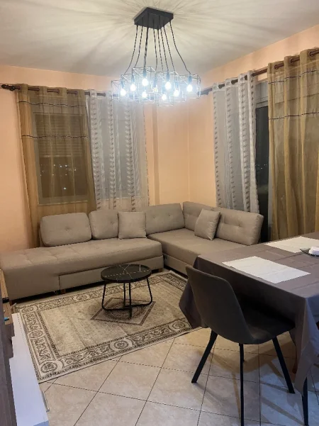 Tirane, jap me qera apartament 2+1+Ballkon Kati 9, 100 m² 500 € (Kthesa e Kamzes perballe terminalit te ri te udhetareve.)