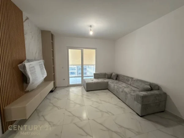 Tirane, jepet me qera apartament 2+1+Ballkon , 800 € 