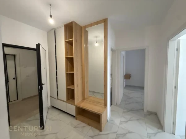 Tirane, jepet me qera apartament 2+1+Ballkon , 800 € 