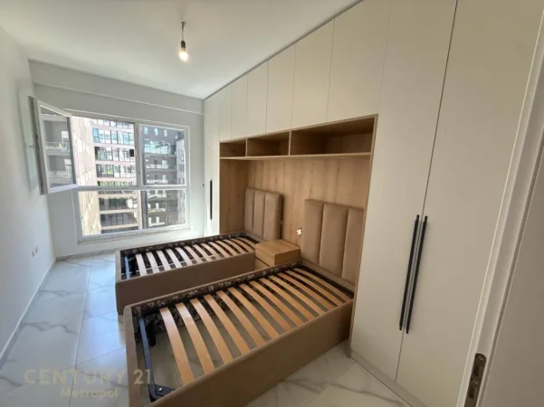 Tirane, jepet me qera apartament 2+1+Ballkon , 800 € 