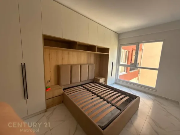 Tirane, jepet me qera apartament 2+1+Ballkon , 800 € 