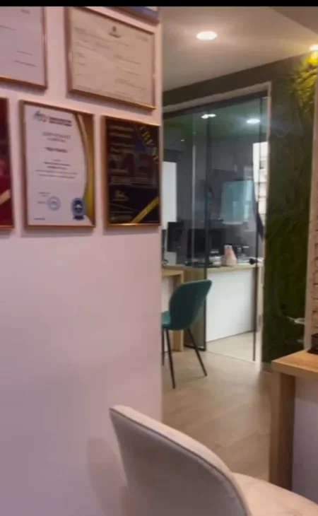 Tirane, shitet ambjent biznesi Kati 2, 60 m² 260.000 € (Rruga Muhamet Gjollesha)