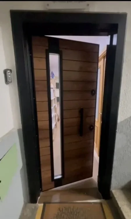 Tirane, shitet ambjent biznesi Kati 2, 60 m² 260.000 € (Rruga Muhamet Gjollesha)
