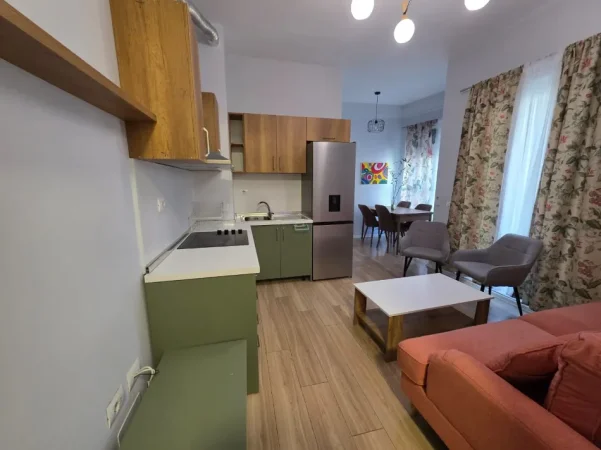Tirane, jepet me qera apartament 1+1+Ballkon Kati 5, 65 m² 450 € (Mangalem21 Ali Demi)