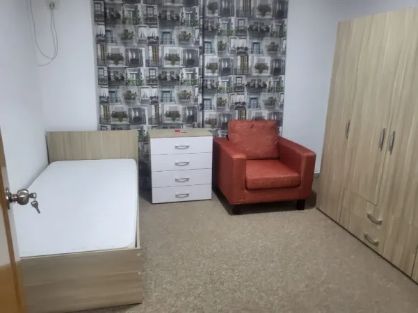 Tirane, jepet me qera apartament 2+1+Ballkon Kati 4, 90 m² 650 € (Qender Tiranes tek 9 katshet)