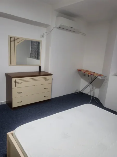Tirane, jepet me qera apartament 2+1+Ballkon Kati 4, 90 m² 650 € (Qender Tiranes tek 9 katshet)