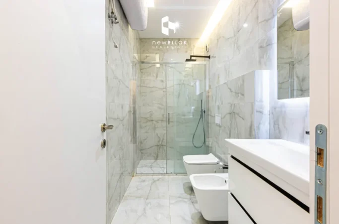 🟢 Shitet: Ultra 2+1+2wc &Ballk. (📍Kompl. ARLIS - FARMACIA 10 ) Sip. 115m² Totalisht e Investuar, Kati 5 , Çmimi 265,000€ ✨️ + GARAZHD 27,000€