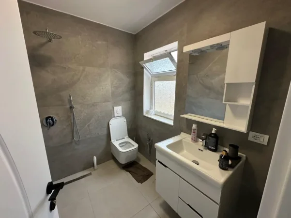 Tirane, shitet apartament 2+1+Ballkon Kati 5, 91 m² 170.000 € (Harry Fultz/Rr.Asim Vokshi)