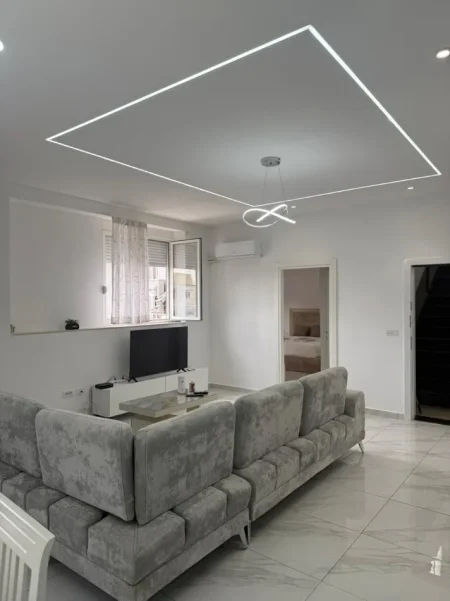 Tirane, jepet me qera apartament 1+1+Aneks Kati 9, 80 m² 750 €