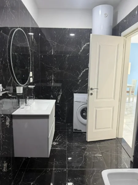 Tirane, jepet me qera apartament 1+1+Aneks Kati 9, 80 m² 750 €