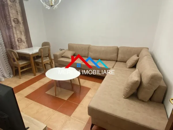 Tirane, jepet me qera apartament 1+1+Ballkon Kati 2, 60 m² 525 € (RRUGA BABE REXHA,BLOBE CENTER)